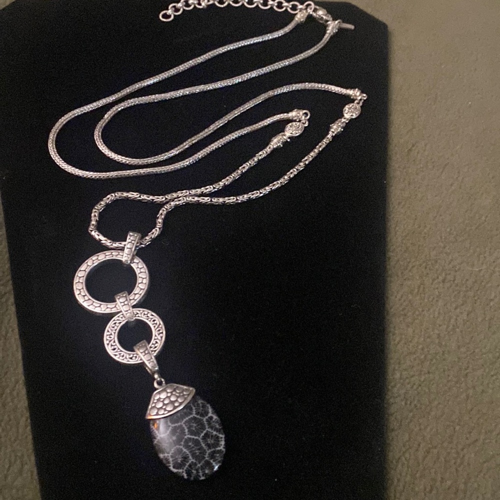 Sarda Very long Sterling chain with black fossil coral pendant